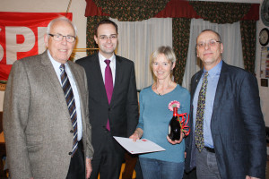 10 Jahre in der SPD: Karin Gätschenberger-Bahler; vlnr: Dr. Helmut Ritzer, Alexander Horlamus, Karin Gätschenberger-Bahler, Thomas Otto