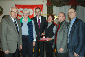 50 Jahre SPD: Ingrid Vollertsen-Burkert; vlnr: Dr. Helmut Ritzer, Ingrid Foos, Alexander Horlamus, Ingrid Vollertsen-Burkert, Wolfgang Lahm, Thomas Otto