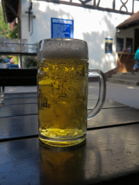 Der Nachmittag war schweißtreibend. Also: Ausklang im Biergarten am Brückkanal!