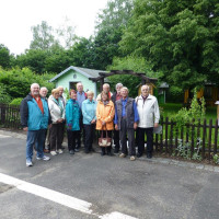 Die Besucher vor dem Eingang zum Museum